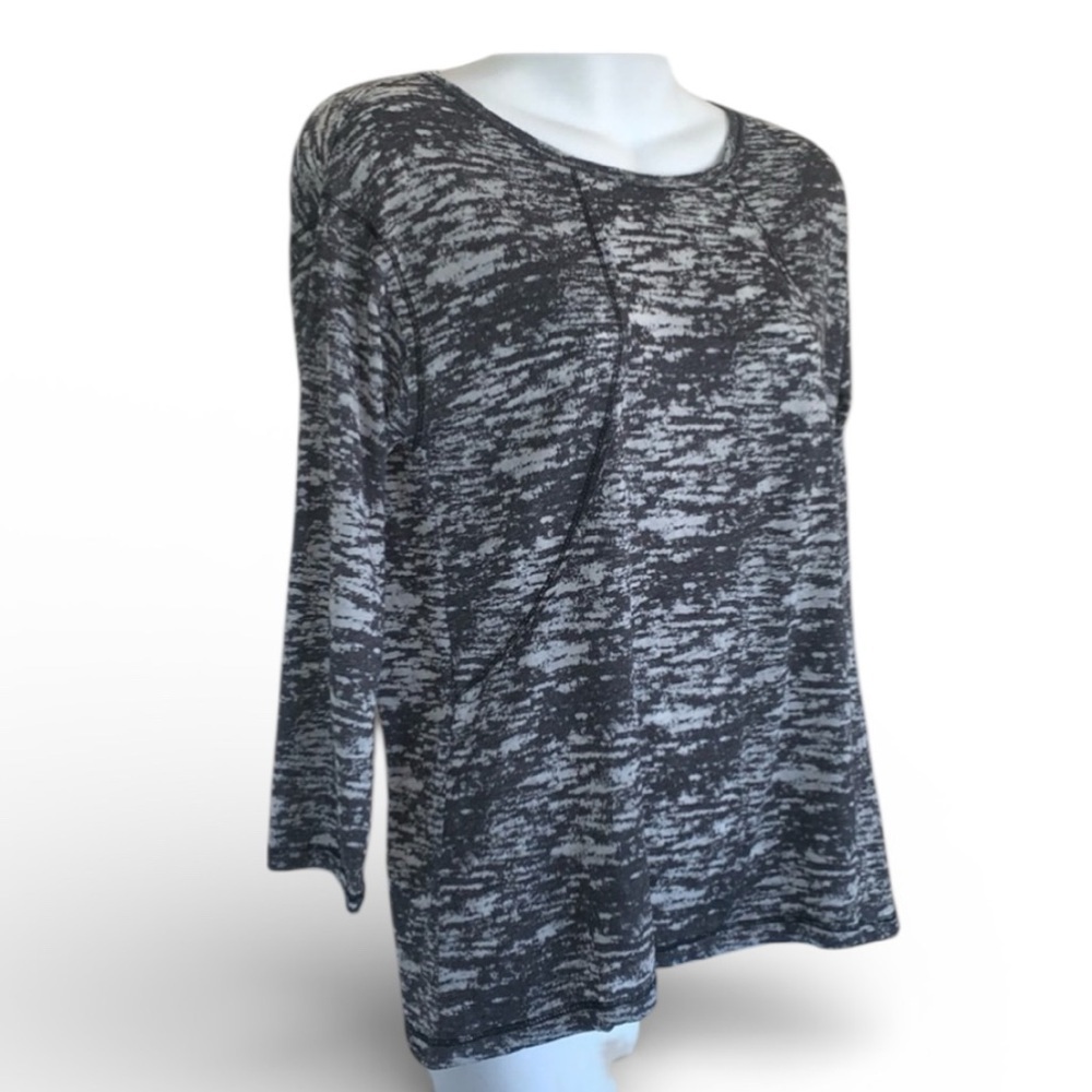 Betsey Johnson long sleeved tee Women's S, black/grey print, gathered back. euc